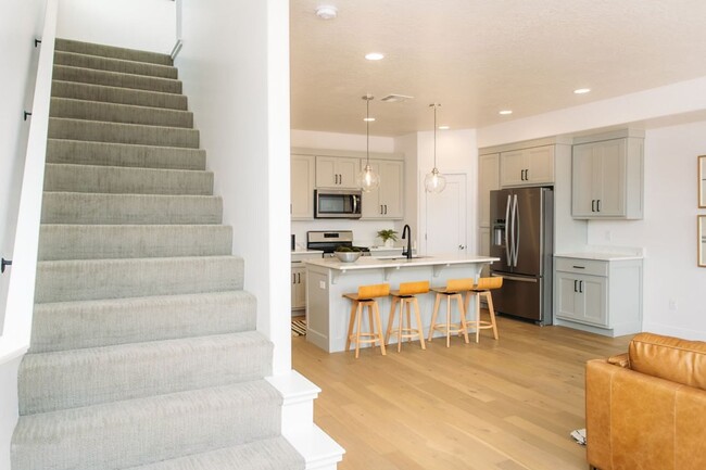Foto del edificio - End Unit Townhome in Woodland Estates