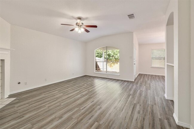 Building Photo - 9724 Copper Creek Dr