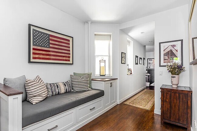 Foto del edificio - 236 E 6th St
