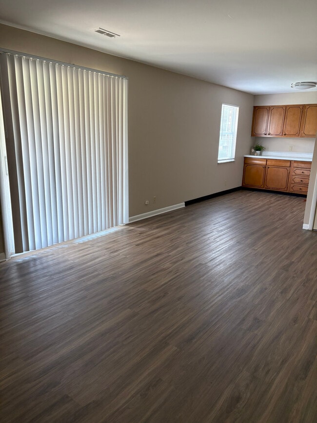 Foto del edificio - Charleston Square Apartments