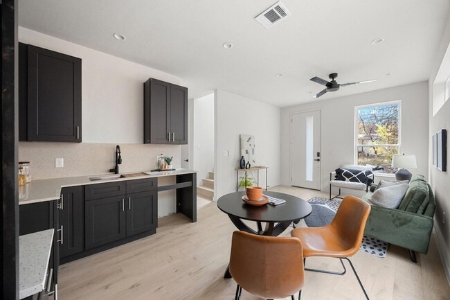 Foto del edificio - 1709 Maple Ave