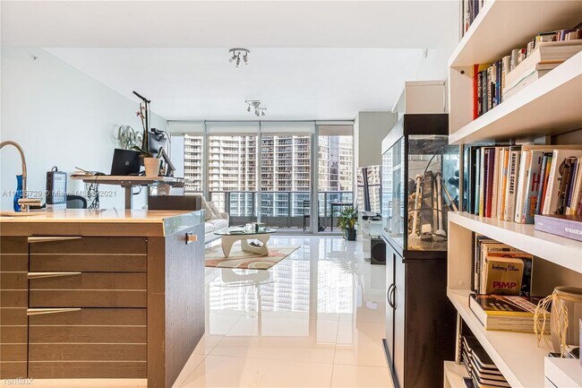 Building Photo - 200 Biscayne Blvd Way