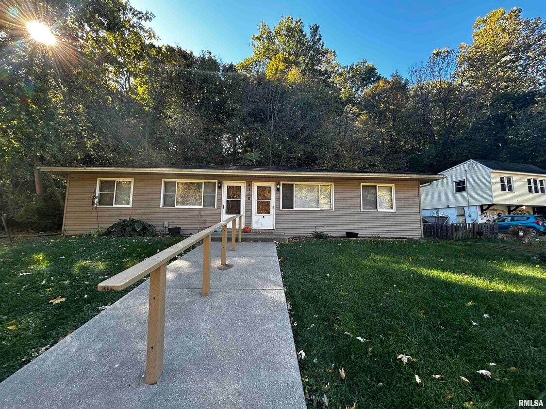 4110 W Smithville Rd, Bartonville, IL 61607 House Rental in