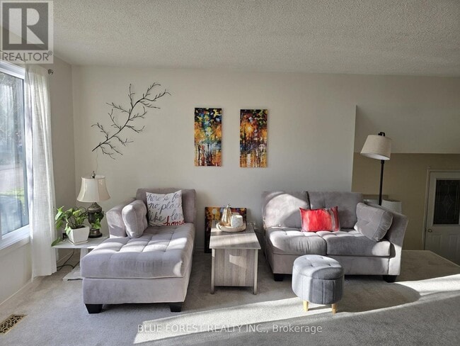 Photo du bâtiment - 16 Meadowview Rd