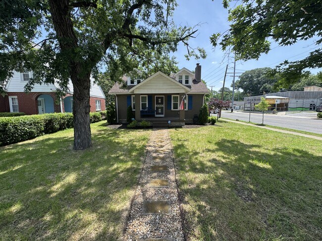 Photo - 1818 Martin St House