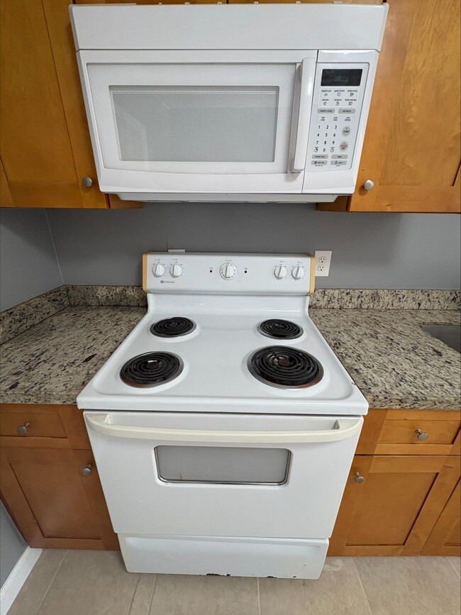 Building Photo - 1121 11th St