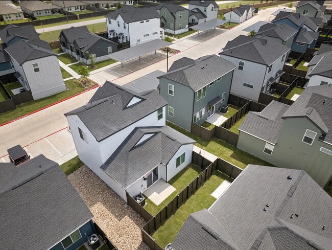 Building Photo - YardHomes Trailside
