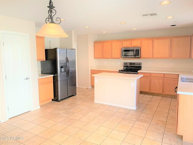 Foto del edificio - 9424 W Terri Lee Dr