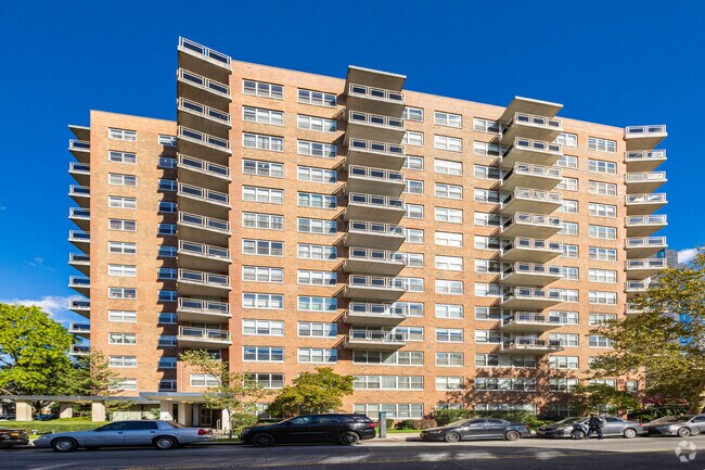 Foto del edificio - 7031 108th St