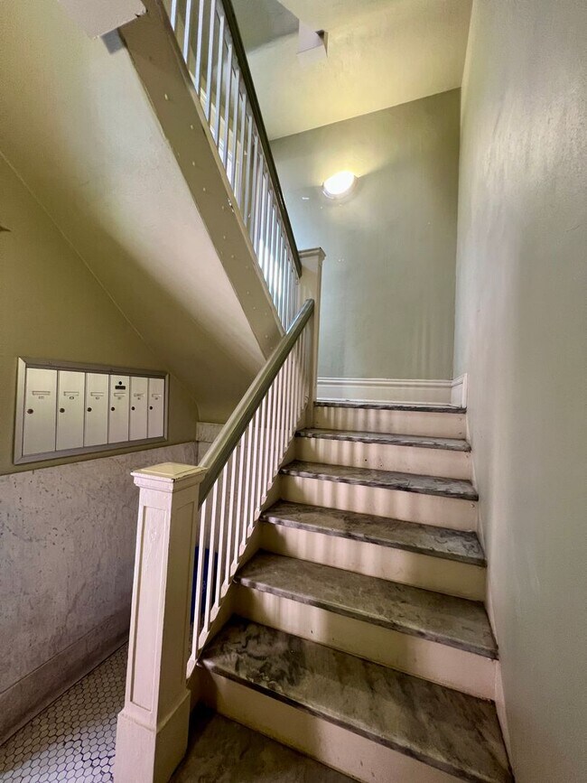 Building Photo - 5653 Waterman Blvd