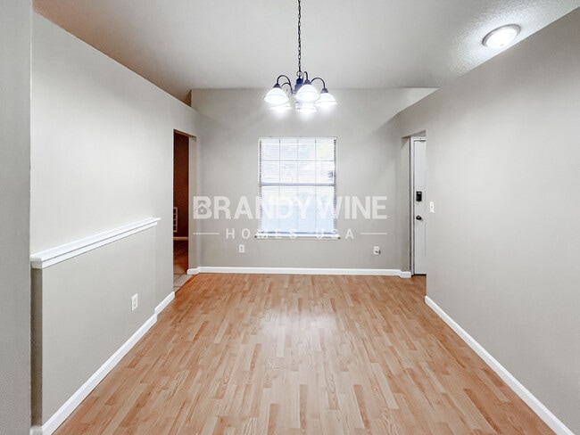 Foto del edificio - 7901 Winterwood Cir N