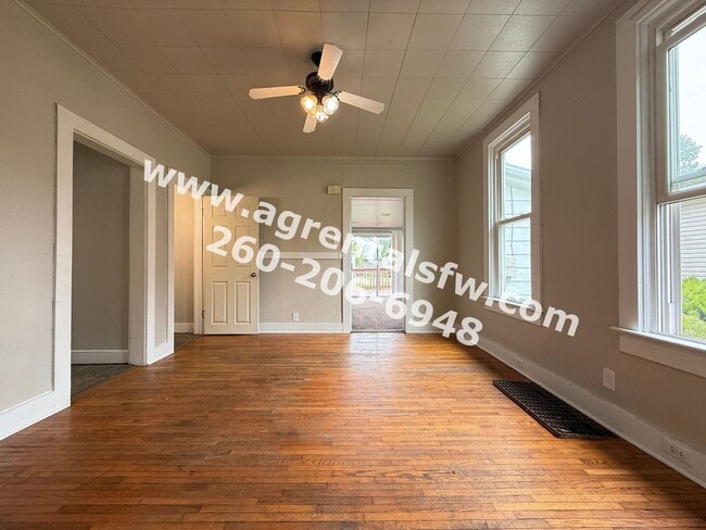 Building Photo - 3 Bedroom House