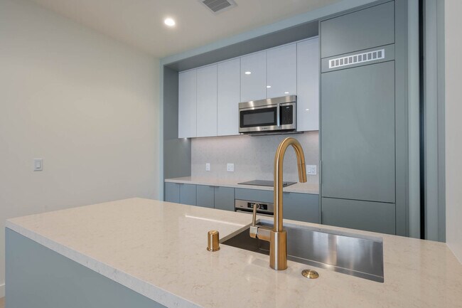 Building Photo - 6401 Wilshire Blvd