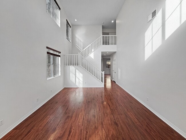Building Photo - 748 Kirkwall Dr