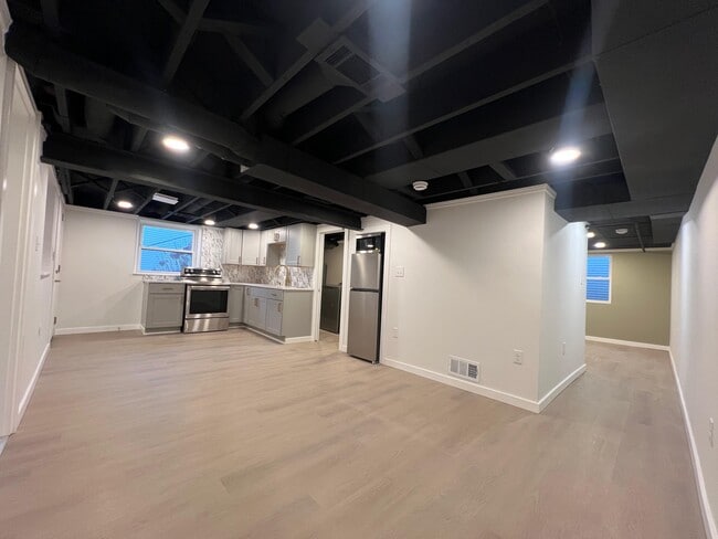 Cocina y comedor - 10535 W Spring Green Rd