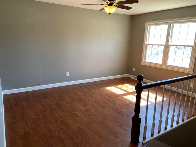 Foto del edificio - 5114 CHARM RIDGE DR