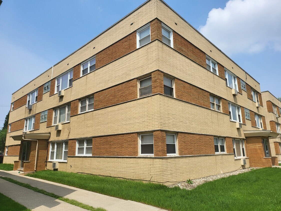 Primary Photo - 10110 S Pulaski Rd