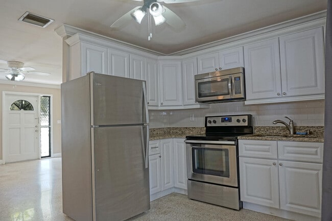 Building Photo - 456 Robalo Ct