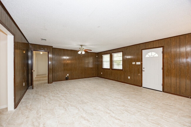 Building Photo - 12114 Tams Dr