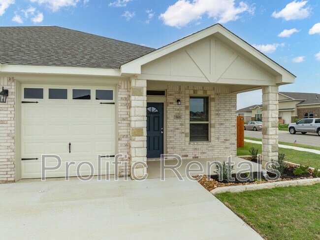 Foto del edificio - 5101 Rose Petal Ct