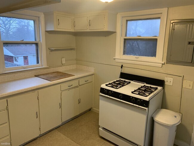 Building Photo - 2 br, 1 bath Duplex - 1135 E Pearl Ave Upper
