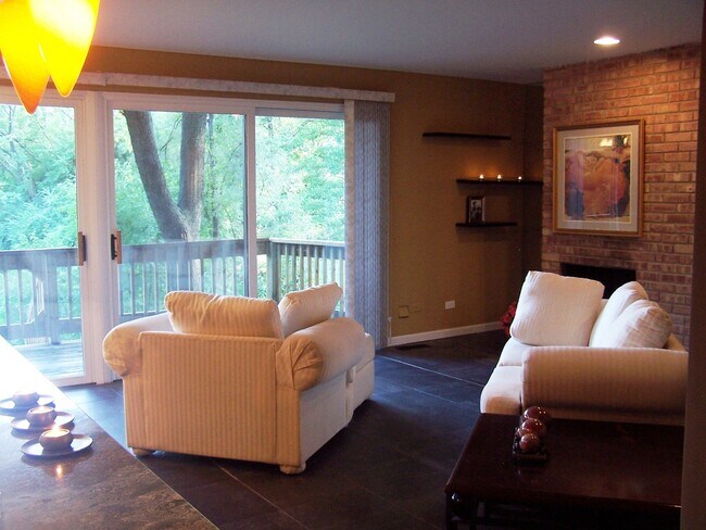 Foto del edificio - 5501 Lakeside Dr
