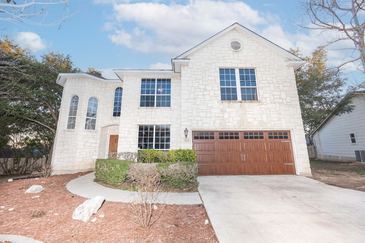 Primary Photo - 1506 Crescent Point