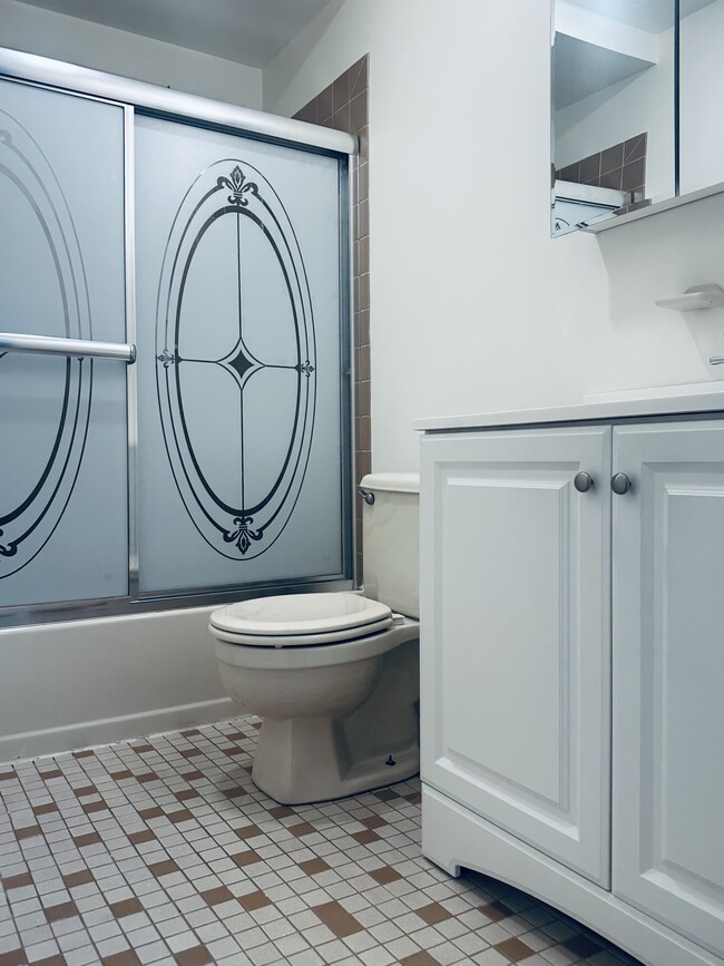 Building Photo - 163 Latham Rd