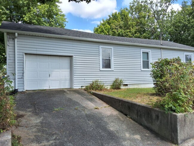 Foto del edificio - Comfy 3 Bed, 1 Bath