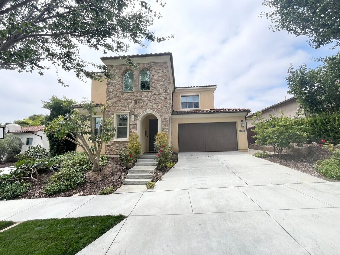 Foto principal - COMING SOON - 4 Bed, 4 Bath in Foothills o...