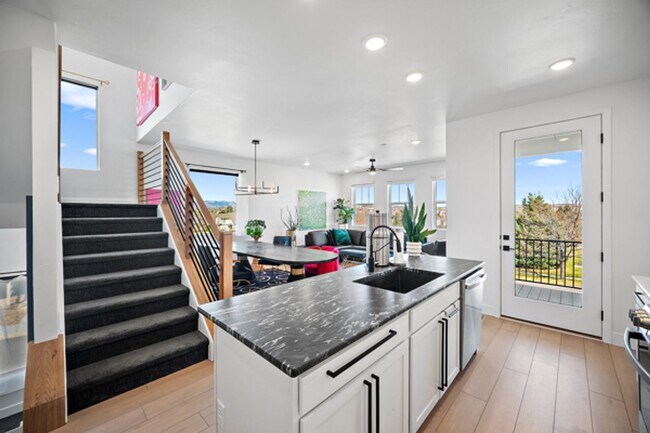 Foto del edificio - NEW CONSTRUCTION Gorgeous 4 Bedroom, 3.5 bath with Unbeatable Views