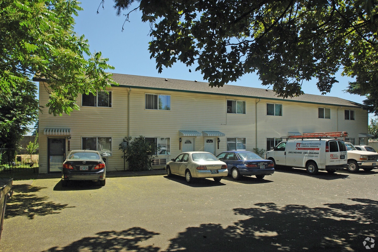 Pinewood Apartments Apartments in Portland, OR