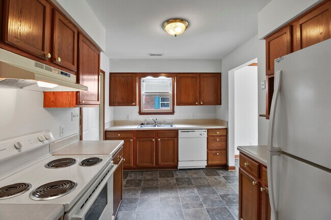 Building Photo - 1404 Wilshire Cir
