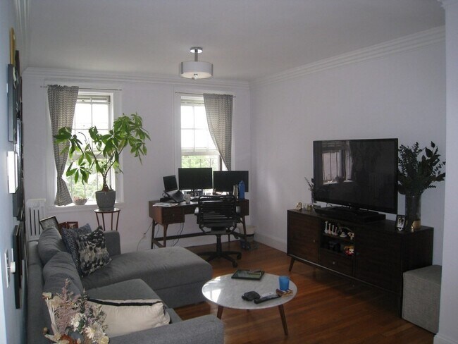 Building Photo - 79 Martin St