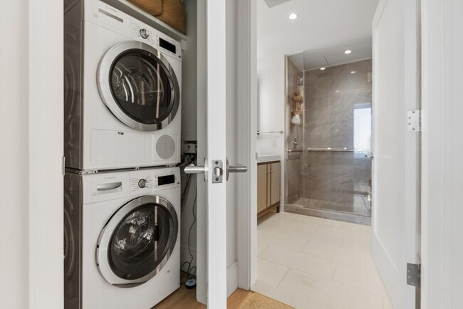 Building Photo - 700 Harrison Ave