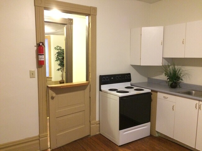 Foto del edificio - 2614 Broad Ave Floor 2