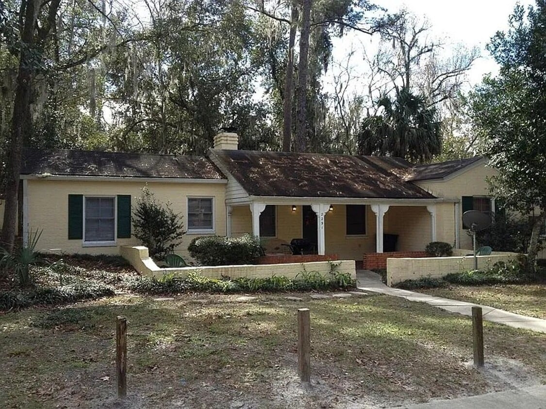 3 bed 2 bath house near UF campus - 3 bed 2 bath house near UF campus