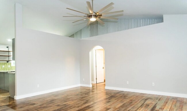 Building Photo - 434 W Bosanka Dr