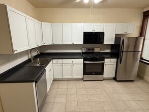 Building Photo - 837 W 33rd Pl