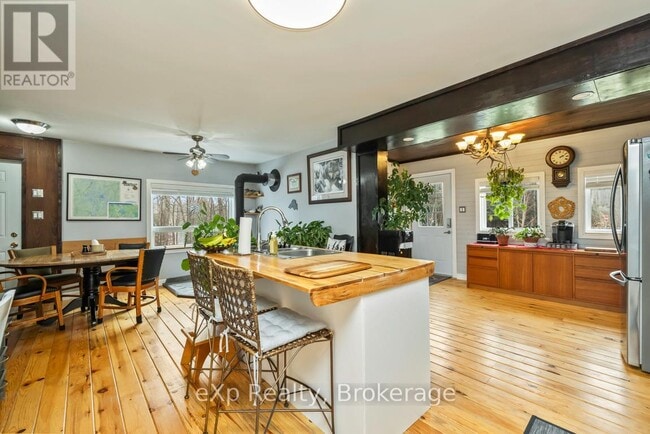 Building Photo - 20 Sunnyshore Park Dr