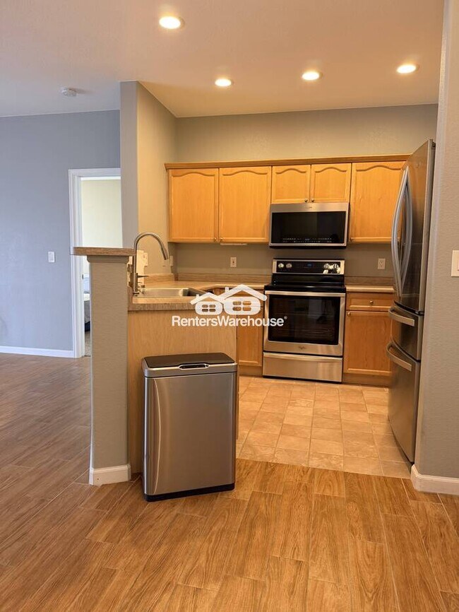 Building Photo - New Price! Updated 2/2 Condo with Amenities! Washer/Dryer FREE Carport Parking in Ken Caryl!