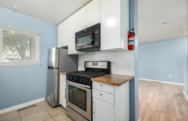 Kitchen - 8023 Wolff St