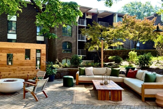 Building Photo - PeachTree of McLean Apartments