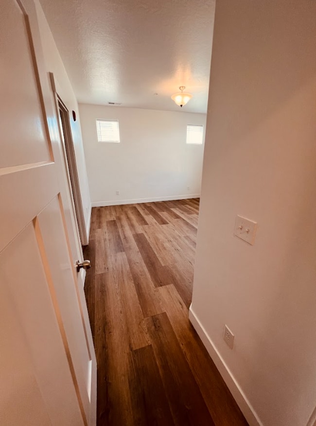 Building Photo - 467 N 360 W