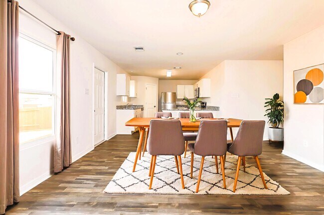 Foto del edificio - 14211 Green Wing Cir