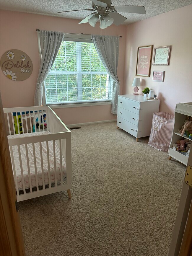 Dormitorio 3 - 10981 Fergus St NE