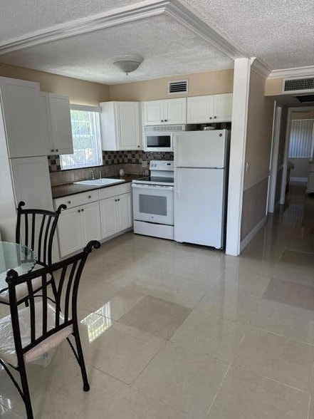 Photo - 222 Kent M Apartment