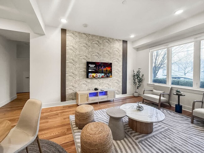 Building Photo - 236 W Thompson St