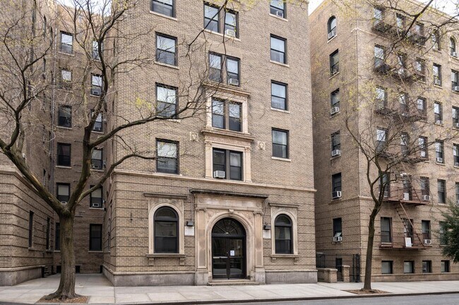 Foto del edificio - 105 Pinehurst Ave
