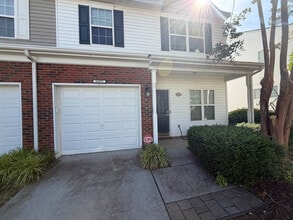 Building Photo - Room in Townhome on Singleleaf Lane
